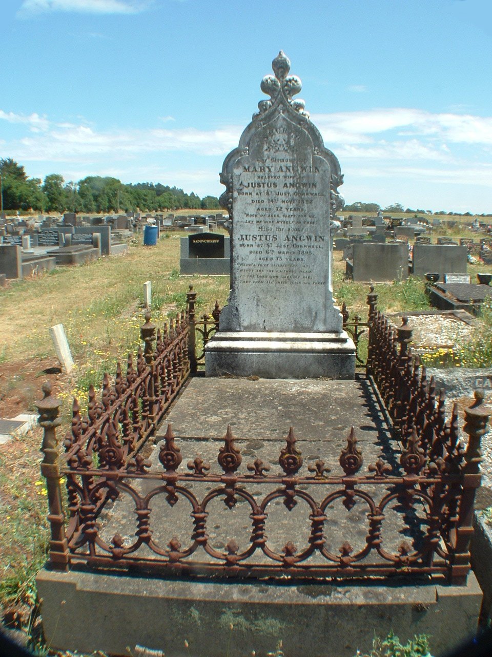 ANGWIN Justus c1820-1895 grave.jpg